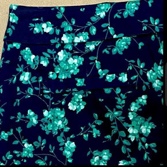J. Crew NWOT Navy Blue & Green Floral Stretch Zip Up Shorts - Picture 11 of 16